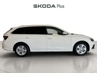 Usado Skoda Octavia Ambition 150 CV (110 kW) 2024 Blanco Familiar