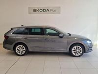 Usado Skoda Octavia Selection 110 CV (80 kW) 2024 Gris / plateado Familiar