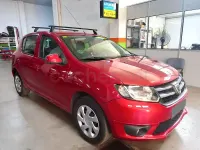 Usado Dacia Sandero Ambiance 75 CV (55 kW) 2013 Granate Berlina