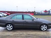 Usado Mercedes E200 Avantgarde 116 CV (85 kW) 2001 Beige Berlina