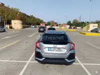 Usado Honda Civic Executive 129 CV (94 kW) 2018 Gris / plata Berlina