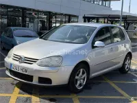 Usado VW Golf V Highline 105 CV (77 kW) 2007 Gris / plata Berlina