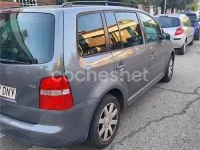 Usado VW Touran Advance 100 CV (73 kW) 2005 Gris / plata Monovolumen
