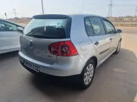 Usado VW Golf IV 105 CV (77 kW) 2004 Gris / plata Berlina