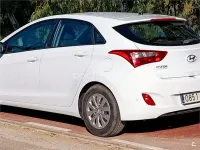 Usado Hyundai i30 100 CV (73 kW) 2017 Blanco Berlina