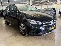 Usado Mercedes B200 150 HP (110 kW) 2022 Preto Monovolume