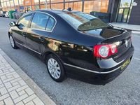 Usado VW Passat Highline 140 CV (102 kW) 2005 Negro Berlina