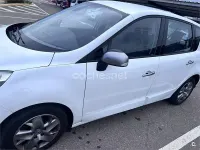 Usado Renault Scénic Authentique 110 CV (80 kW) 2011 Blanco Monovolumen