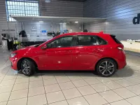 Usado Hyundai i30 110 CV (80 kW) 2021 Rojo Berlina
