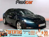 Usado Skoda Superb Style 190 CV (139 kW) 2018 Gris Berlina