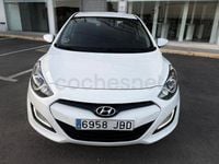 Käytetty Hyundai i30 Base 90 HP (66 kW) 2015 Valkoinen Sedan