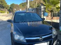 Usado Opel Astra Cosmo 100 CV (73 kW) 2005 Negro Berlina