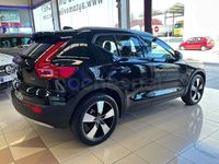 Käytetty Volvo XC40 Momentum 150 HP (110 kW) 2020 Musta Katumaasturi