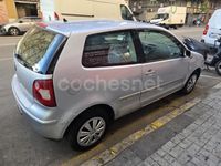 Usado VW Polo Highline 75 CV (55 kW) 2002 Gris / plata Berlina