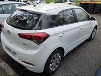 Usado Hyundai i20 84 CV (61 kW) 2015 Blanco Berlina