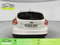 Usado Ford Focus Trend 105 CV (77 kW) 2011 Blanco Berlina