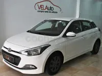 Usado Hyundai i20 84 CV (61 kW) 2017 Blanco Berlina