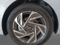Usado Hyundai i20 101 CV (74 kW) 2025 Gris Utilitario