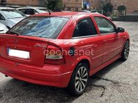 Usado Opel Astra Edition 100 CV (73 kW) 2004 Rojo Berlina