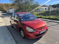 Usado Peugeot 307 90 CV (66 kW) 2004 Granate Berlina