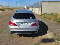 Usado Mercedes CLA200 Shooting Brake Urban 136 CV (100 kW) 2016 Gris / plata Familiar