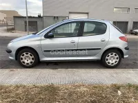 Usado Peugeot 206 70 CV (51 kW) 2003 Azul Berlina