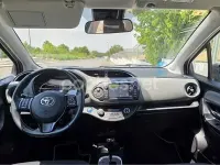 Usado Toyota Yaris Hybrid Active 100 CV (73 kW) 2018 Blanco Berlina