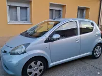 Usado Toyota Aygo 68 CV (50 kW) 2007 Azul Utilitario