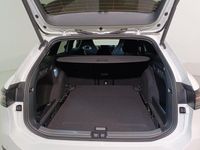 Usado VW Passat R-line 150 CV (110 kW) 2024 Blanco Familiar