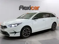 Usado Kia Ceed Style 101 HP (74 kW) 2025 Branco Citadino