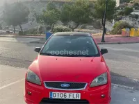 Usado Ford Focus Ambiente 90 CV (66 kW) 2007 Rojo Berlina
