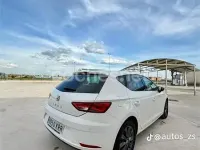Usado Seat Leon Style 130 CV (95 kW) 2018 Blanco Berlina