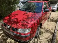 Usado Seat Ibiza Stella 90 CV (66 kW) 2001 Granate Utilitario