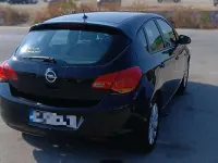 Usado Opel Astra Sport 110 CV (80 kW) 2011 Negro Utilitario