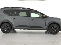 Usado Dacia Jogger Extreme 140 CV (102 kW) 2024 Gris Monovolumen