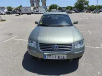 Usado VW Passat Highline 170 CV (125 kW) 2001 Gris / plata Berlina