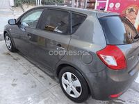 Usado Kia Ceed Plus 90 CV (66 kW) 2012 Gris / plata Utilitario