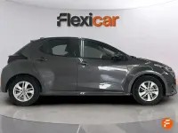 Usado Toyota Yaris 72 CV (52 kW) 2023 Gris Utilitario