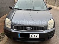 Usado Ford Fusion 100 CV (73 kW) 2004 Gris / plata Berlina