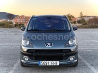 Usado Peugeot 1007 70 CV (51 kW) 2007 Gris / plata Monovolumen