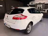 Usado Renault Mégane Dynamique 130 CV (95 kW) 2010 Blanco Berlina
