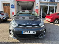 Usado Kia Rio 84 CV (61 kW) 2017 Gris / plata Berlina