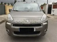 Usado Peugeot Partner Tepee Active 92 CV (67 kW) 2013 Marrón Monovolumen