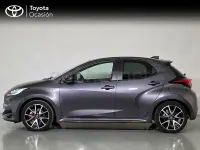 Usado Toyota Yaris Hybrid Style 116 CV (85 kW) 2022 Gris / plata Berlina