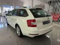 Usado Skoda Octavia Ambition 116 CV (85 kW) 2020 Blanco Familiar