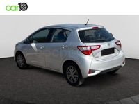 Usado Toyota Yaris Active 69 CV (50 kW) 2019 Gris / plata Berlina