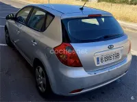 Usado Kia Ceed 90 CV (66 kW) 2008 Gris / plata Utilitario