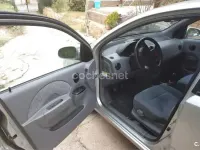 Usado Chevrolet Kalos 83 CV (61 kW) 2004 Gris / plata Berlina