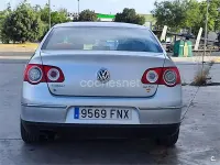 Usado VW Passat Highline 140 CV (102 kW) 2007 Gris / plata Berlina