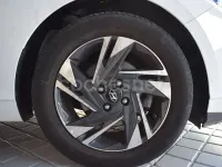 Usado Hyundai i20 100 CV (73 kW) 2022 Gris / plata Utilitario
